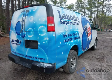 2017 Chevrolet Express 2500 Work Van z USA, uszkodzony, nr VIN 1GCWGAFF1H1121696